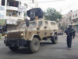 قوات الاحتلال تغلق طريق بئر السبع جنوب الخليل