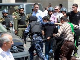 أجهزة السلطة تواصل اعتقال 6 مواطنين على خلفية سياسية