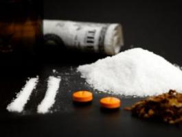 13285289010600176416