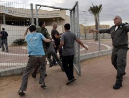 اعتقال فلسطينياً بزعم اجتيازه السياج الفاصل شمال القطاع