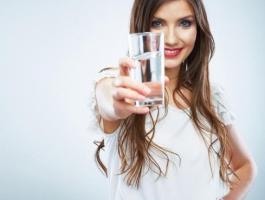 شرب الماء بعد العلاقة الزوجية... هل يمنع الحمل؟ إكتشفوا الحقيقة العلمية