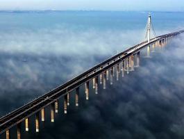 الصين تُدشن أطول جسر مائي في العالم.jpg