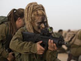 قناة عبرية: مجندة إسرائيلية كادت أن تشعل حربًا مع حزب الله