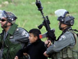 قوات الاحتلال تعتقل طفلاً جنوب الأقصى.jpg