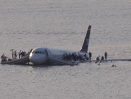 إنقاذ 8 أشخاص بتحطم طائرة أميركية في المحيط الهادئ
