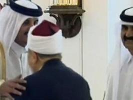 .أمير قطر يستقبل القرضاوي.jpg