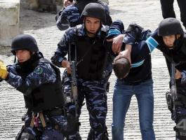 إلقاء القبض على 3 أشخاص من أخطر المطلوبين بالخليل.jpg