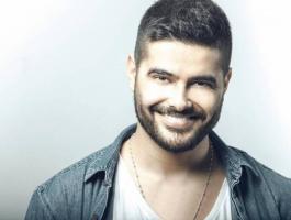 بالرغم من أنها التجربة الأولى له في غناء تترات الأعمال الدرامية الرمضانية، نجح الفنان السوري ناصيف زيتون في أن يحصل بغنائه لتتر المسلسل الرمضاني الهيبة الذي تؤدّي بطولته الممثلة اللبنانية نادين نسيب نجيم والسوري تيم حسن، على المركز الأول في تترات الأعمال 