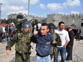 الاحتلال يعتقل 20 مقدسياً من مكان عملية الطعن بالقدس