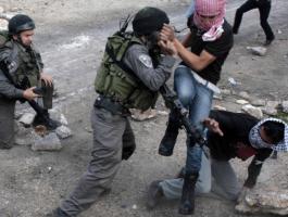 الاحتلال يعتقل شابين شمال الخليل 