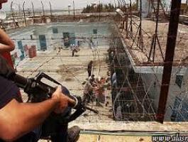 10 أسرى يدخلون أعوامًا جديدة في سجون الاحتلال