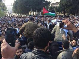 صحيفة عبرية تتحدث عن دور السعودية وإسرائيل في احتجاجات الأردن.jpg