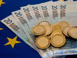 اليورو إلى أعلى مستوى في عامين ونصف