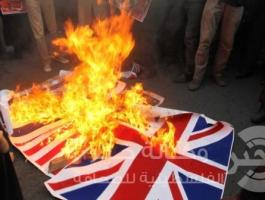 حرق علم بريطانيا 