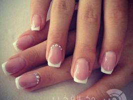 Embellished-French-Manicure-Design-2