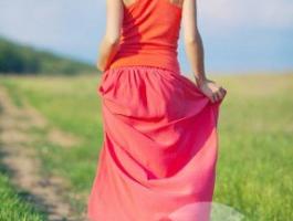 المشي حفاة القدمين يعود علينا بمنافع صحية عديدة