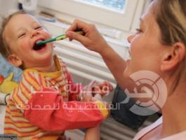 تنظيف أسنان الطفل