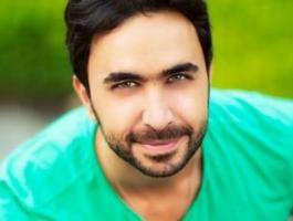 ما حقيقة وجود علاقة عاطفية بين نادر الاتات وممثلة شهيرة؟