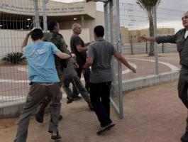 مستوطنو غلاف غزة يطالبون بتفعيل تطبيقات صافرات الإنذار