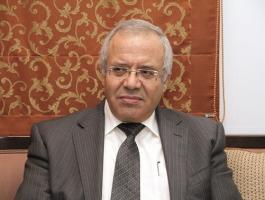 غنام يطلع مسؤولا في الخارجية القطرية على آخر المستجدات.jpg