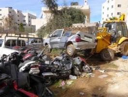 شرطة طولكرم تتلف 80 مركبة غير قانونية وتحيل عددا من سائقيها للنيابة العامة.jpg