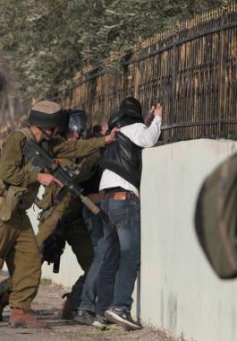 الاحتلال يعتقل أربعة مواطنين بالقدس.jpg