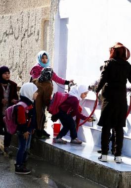 أهالي مخيمي اليرموك ودرعا يعانون من انقطاع مياه الشرب.jpg