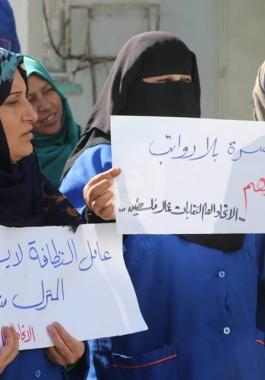 بالصور: عمال النظافة بمشافي 