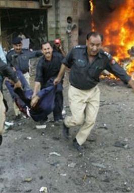 نحو 35 قتيلا بتفجير مزار صوفي في باكستان