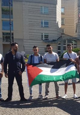 وقفة احتجاجية.jpg