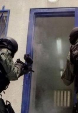 قوات القمع تقتحم قسم 16 في سجن 