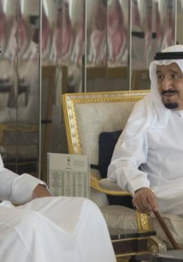 أمير قطر يتسلّم دعوة سعودية لحضور القمة الطارئة لمجلس التعاون لدول الخليج