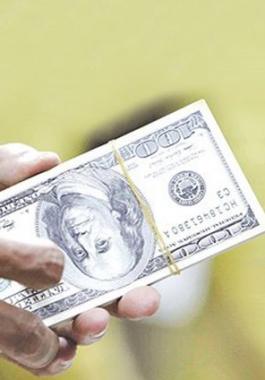 الدولار الأميركي يهبط لأدنى مستوياته منذ مارس
