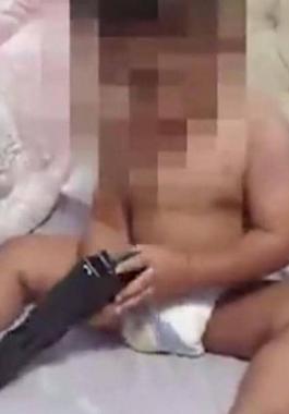 بالفيديو مرعب: رضيع يلهو بـ