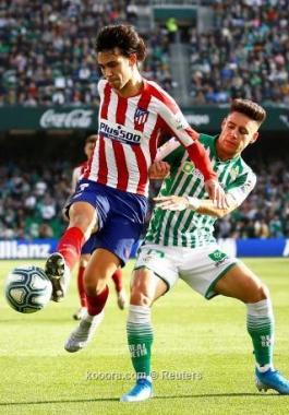 أتلتكو مدريد يتغلب على ريال بتيس بصعوبة كبيرة