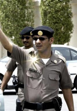 شاهدوا بالفيديو: الأمن السعودي يلقي القبض على 