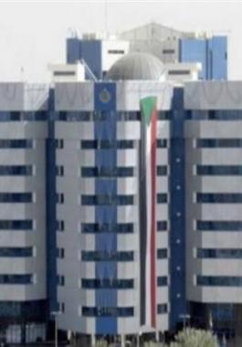 السودان: يحل مجالس إدارات 