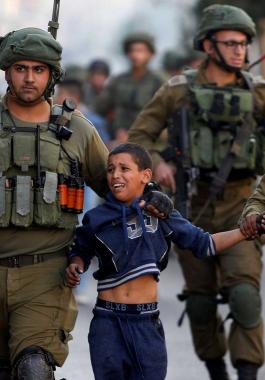 شهادات مؤلمة لـ28 طفلًا أسيراً داخل معتقل 