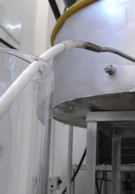 شاهد: غزّة تُنتج الكحول الطبية بنسب ومواصفات عالمية