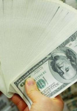 الدولار الأميركي إلى أدنى مستوياته في أسبوعين