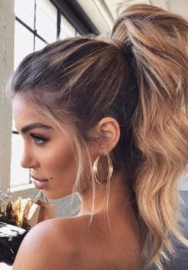 تسريحة ذيل الحصان