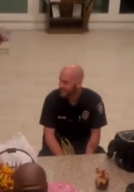 شرطي اصلع تحولت راسة لكرة متوهجة