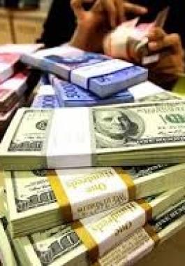 العراق يرفع سعر الدولار