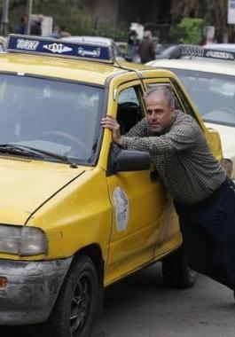 سوريا | تفاقم أزمة نقص الوقود وسط انهيار سعر العملة