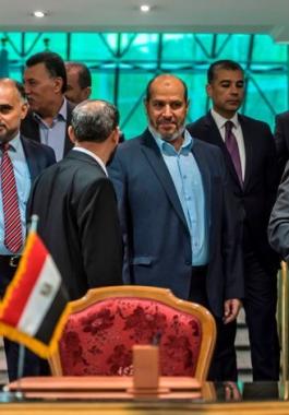 تحليل: هل تنجح جولة حوار يقودها رموز الانقسام في الجزائر؟!