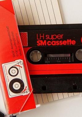 بعد 60 عاما.. وفاة مخترع شريط الكاسيت