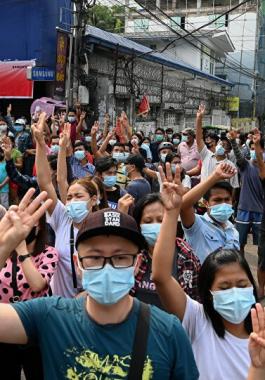 مظاهرة مناهضة للانقلاب العسكري في ميانمار