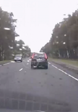 بالفيديو | حادث مرور قاتل بعد انحراف 