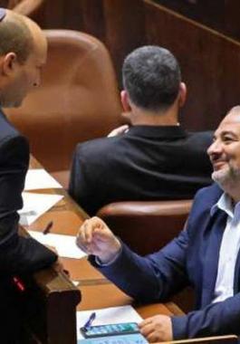 منصور عباس وبينت.jpg