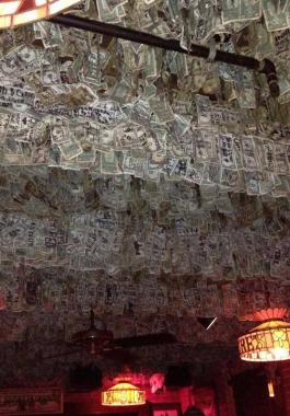 2 مليون دولار تزين حائط وسقف حانة فى فلوريدا